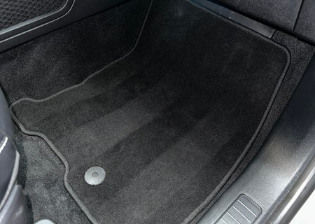 Rens af Ekstra Sæt Måtter